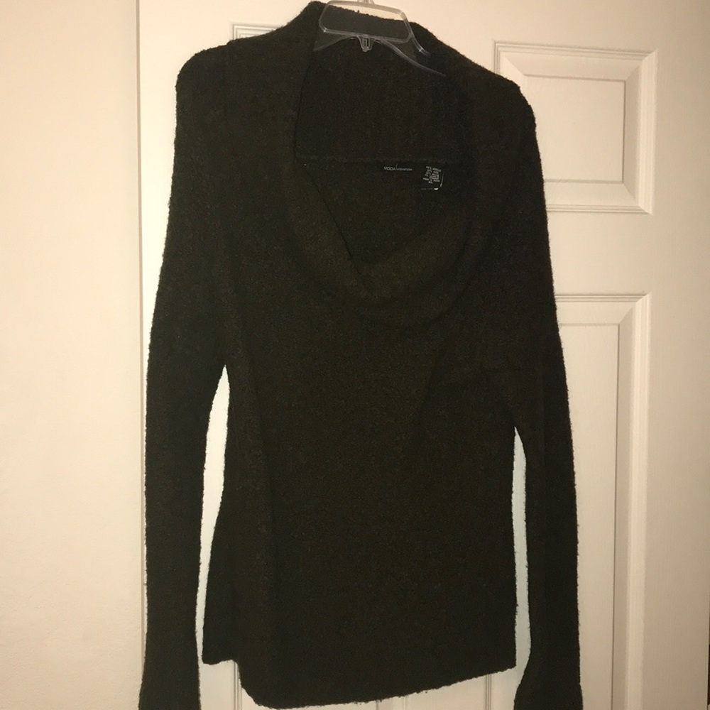 Long sleeve scoop neck sweater